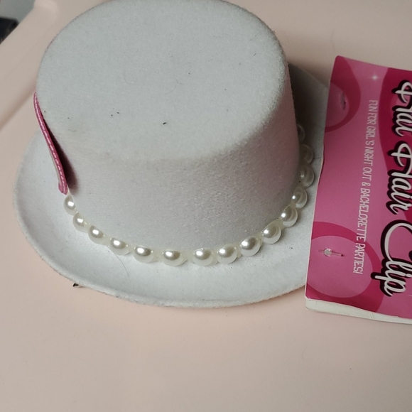 Bride to be hair clip - Picture 3 of 4